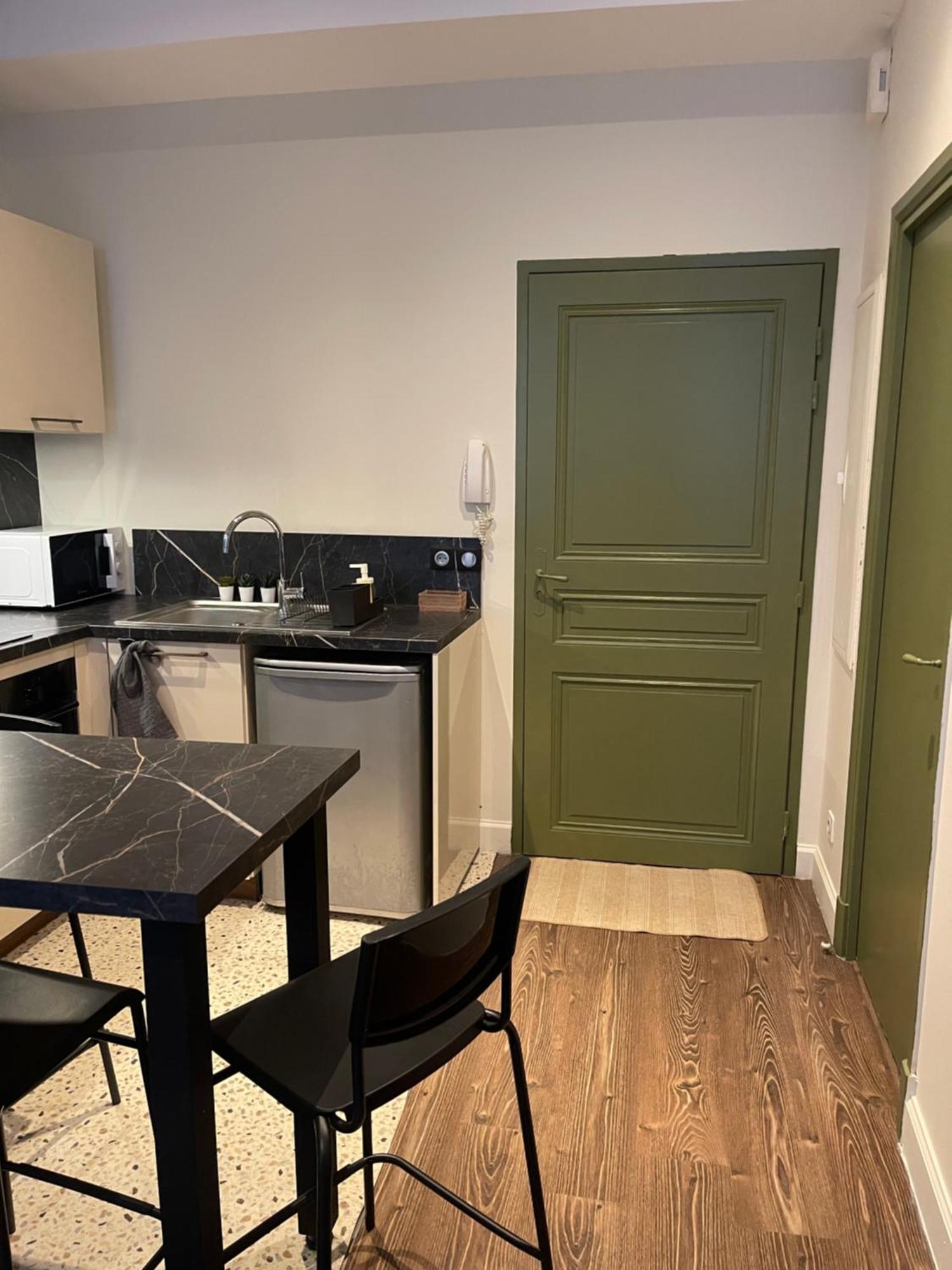 Appartement Au Coeur Du Centre Ville De Carcasona Exterior foto