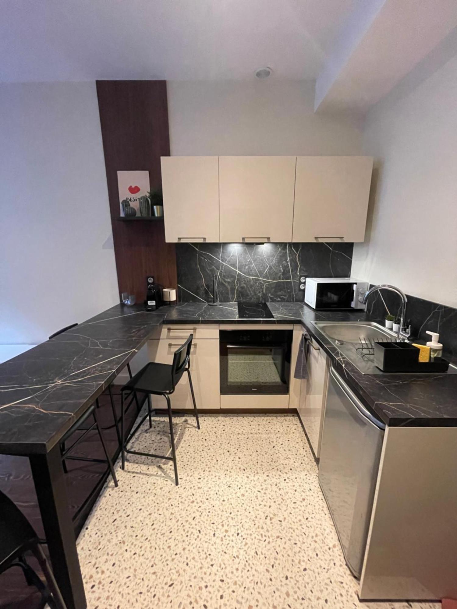 Appartement Au Coeur Du Centre Ville De Carcasona Exterior foto