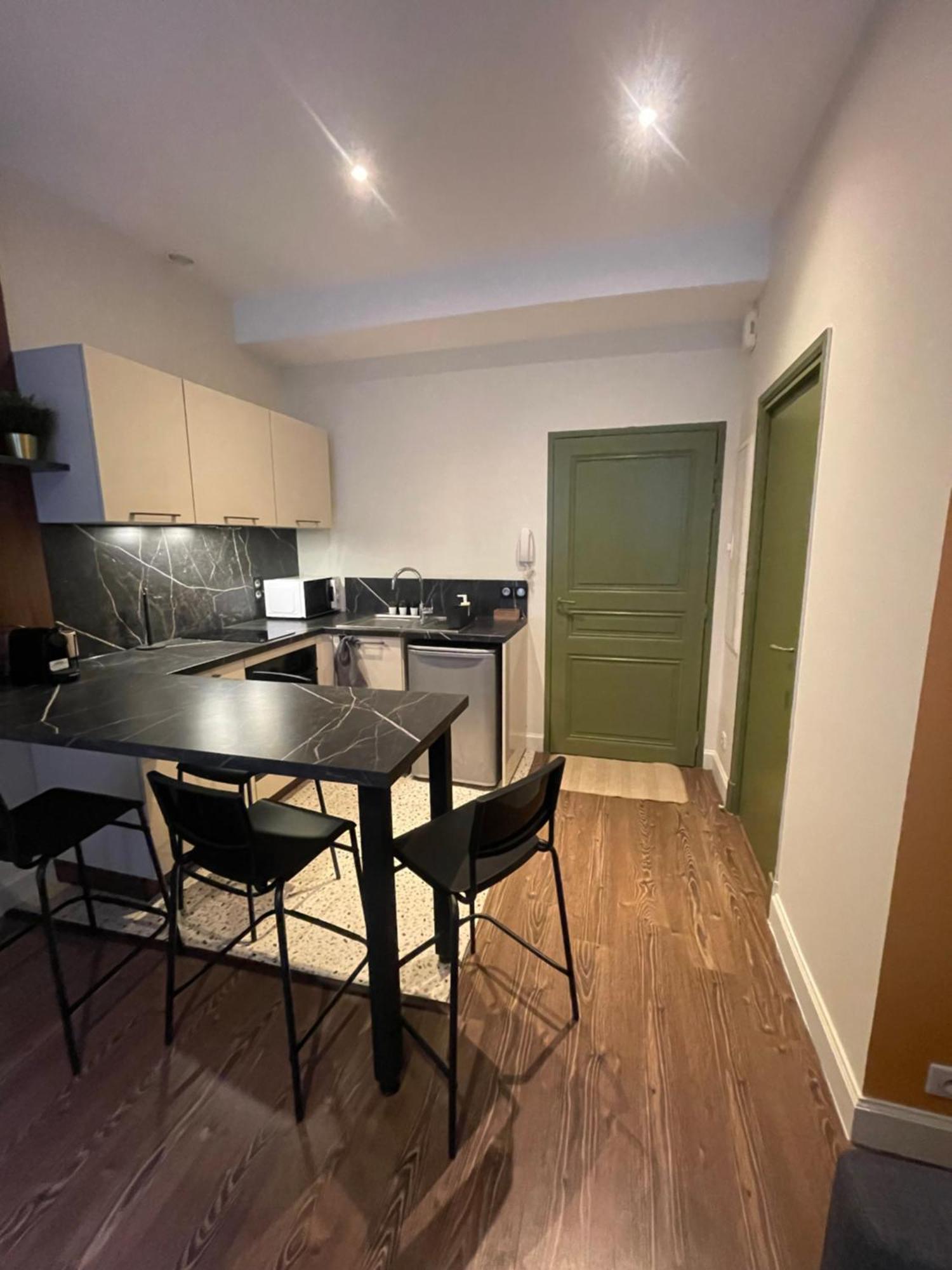 Appartement Au Coeur Du Centre Ville De Carcasona Exterior foto